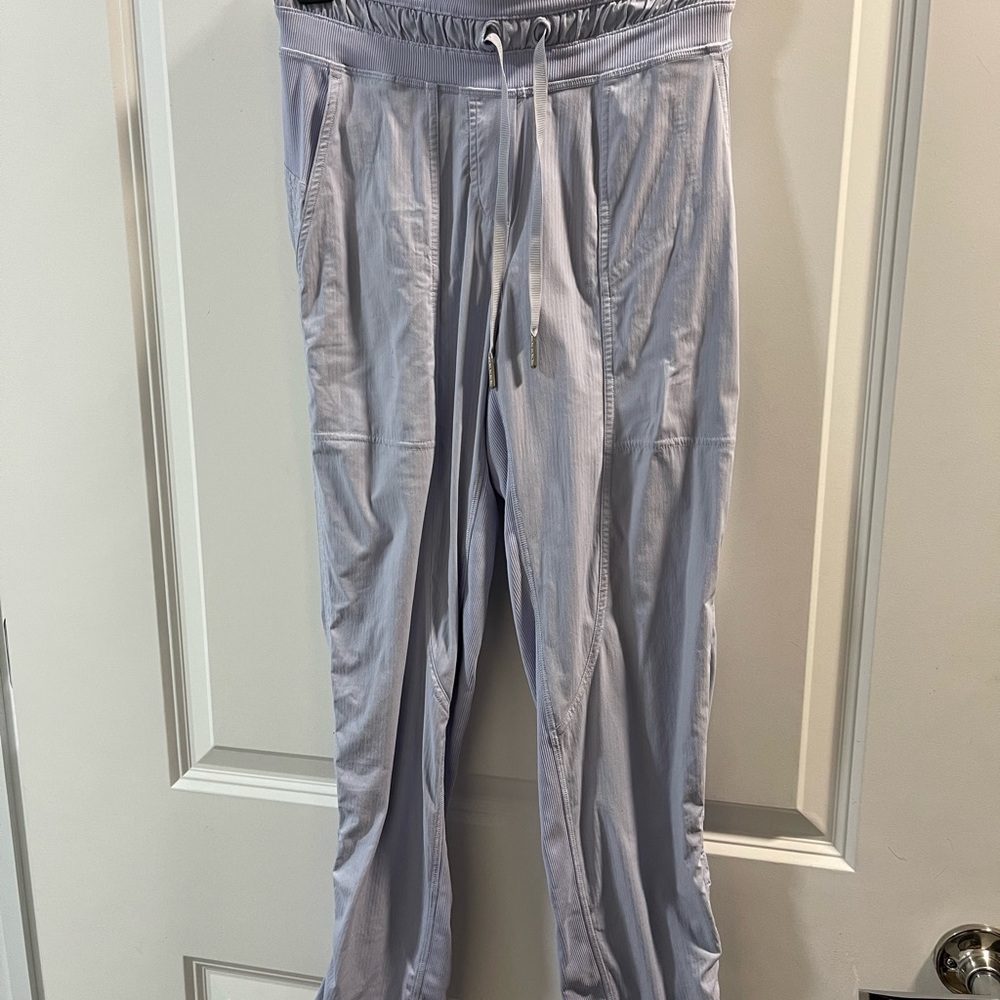 Women’s Lavender Pants Lululemon dance Studio Size 2 Good Condition - Picture 2 of 9